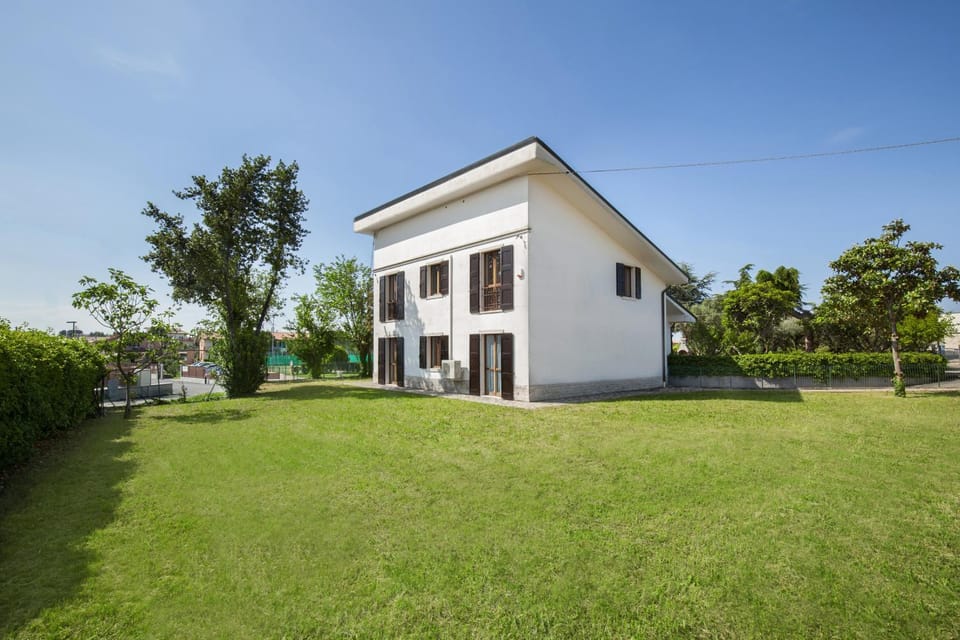 Property building, Facade/entrance, Off site