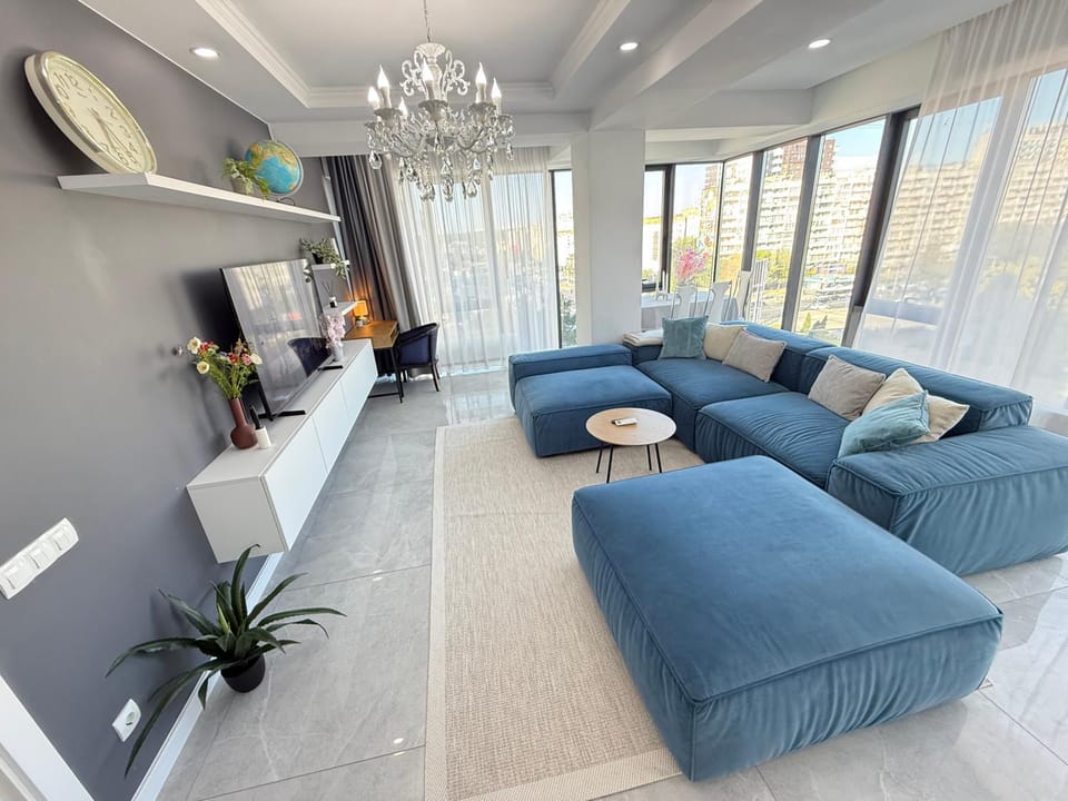 Modern Blue Double Room Apartment in the Center Apartment in Chișinău