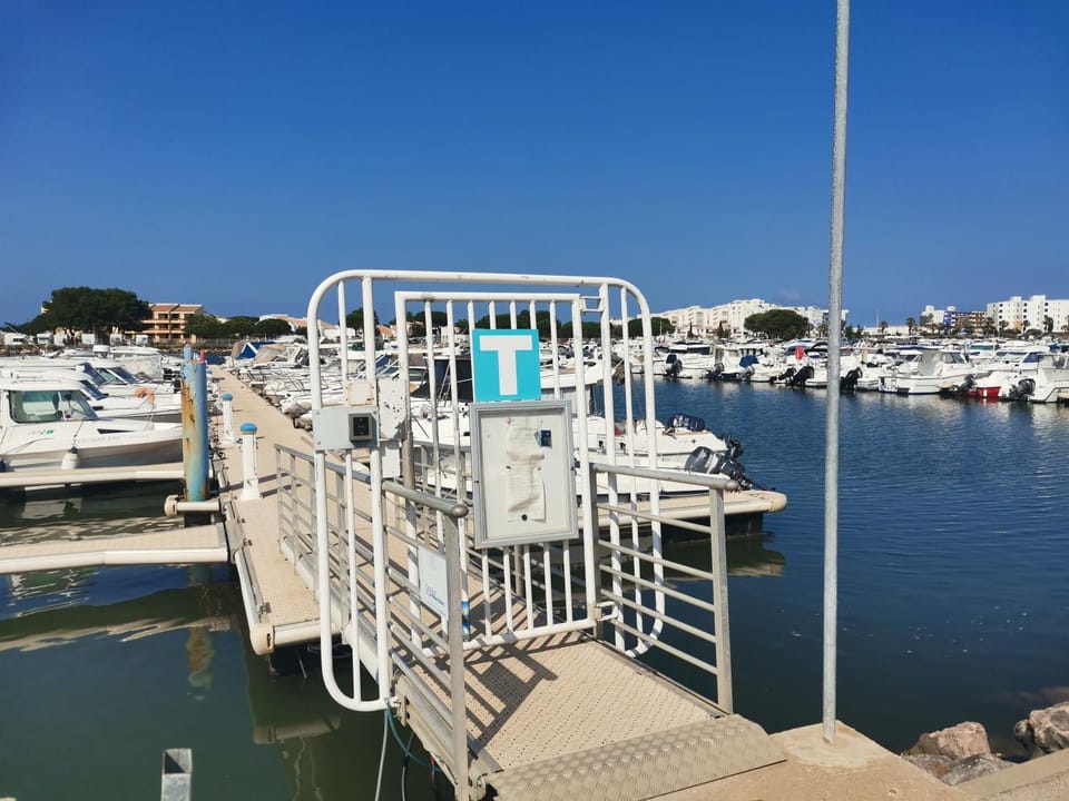 Petit yacht Docked boat in Le Barcarès