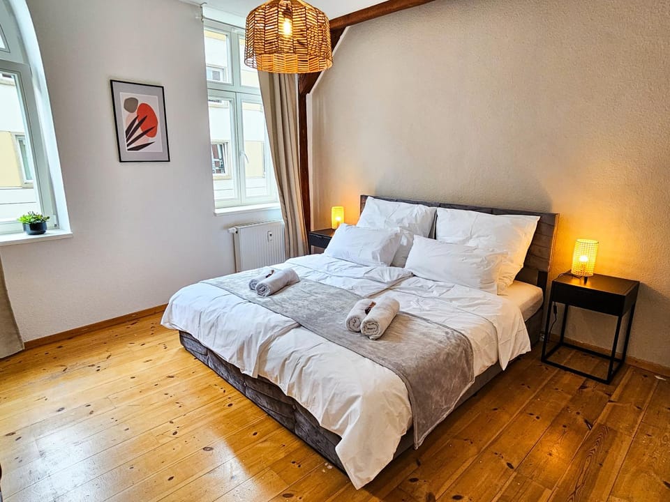 Bed, Photo of the whole room, Bedroom, towels