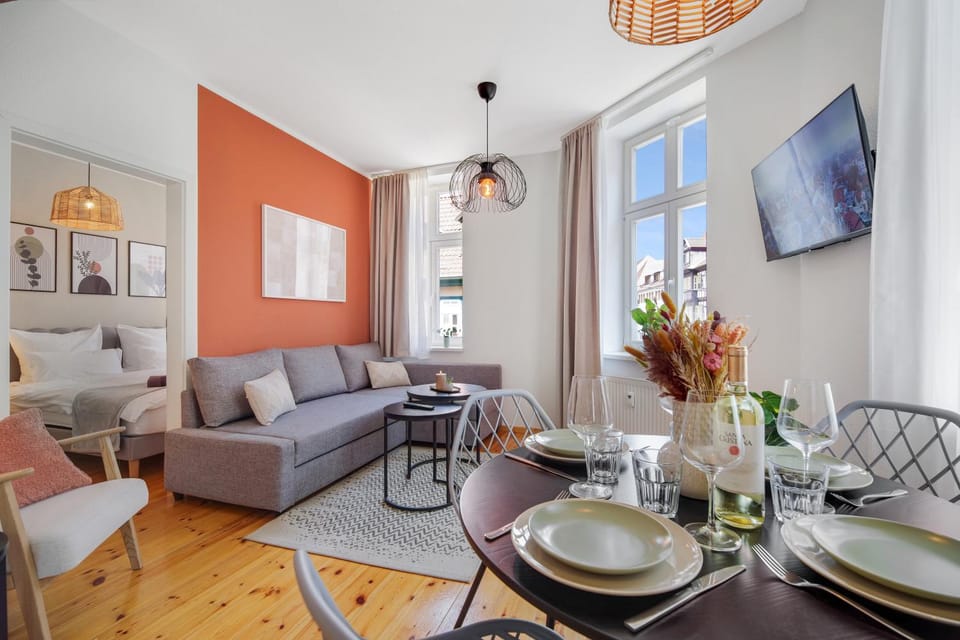 TV and multimedia, Seating area, Dining area