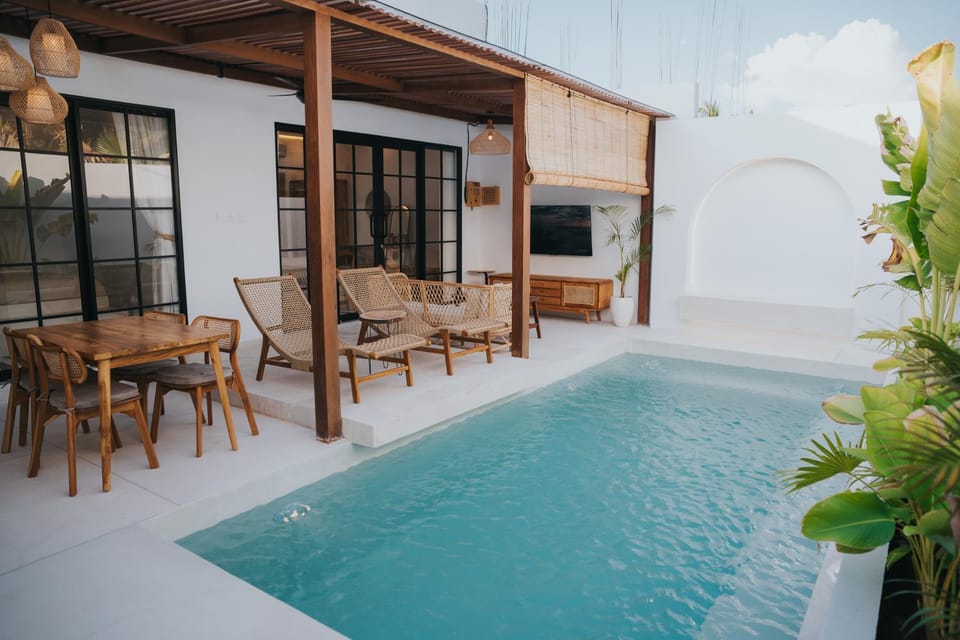 Pool view, Swimming pool, sunbed