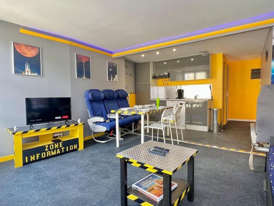 TV and multimedia, Kitchen or kitchenette, Seating area, Dining area