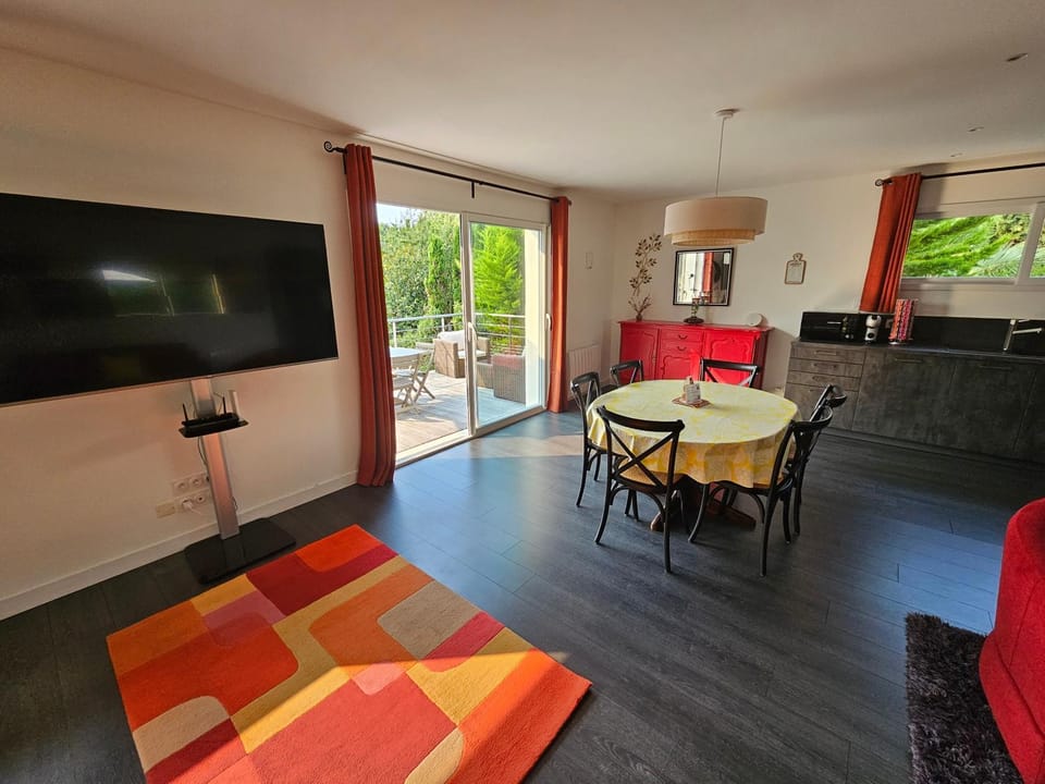 Patio, TV and multimedia, Living room