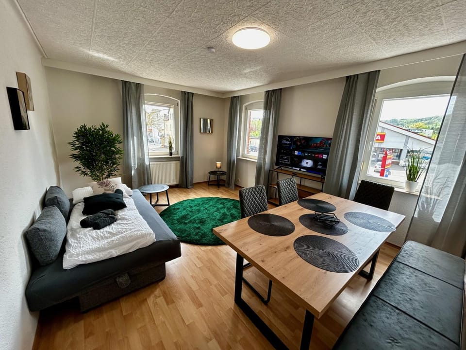 Communal lounge/ TV room, Bed, TV and multimedia, Living room, Photo of the whole room, Seating area, Evening entertainment