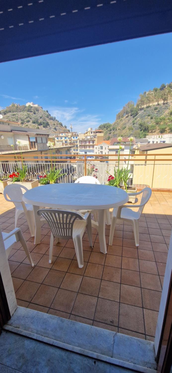 Day, Natural landscape, View (from property/room), Balcony/Terrace, Dining area