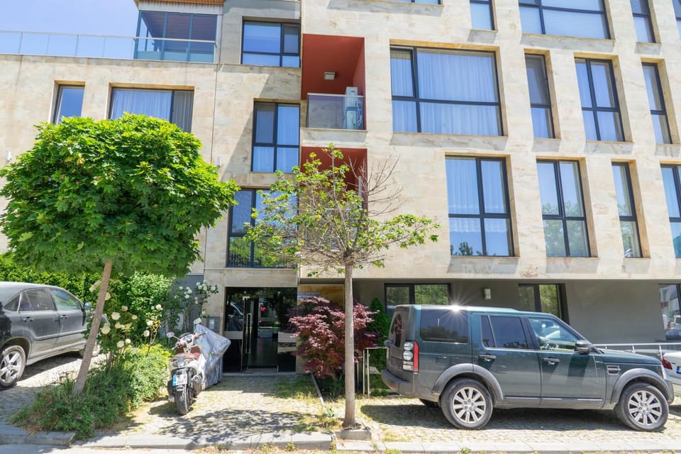 Property building, Day