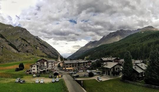 Nearby landmark, Day, Natural landscape, Mountain view