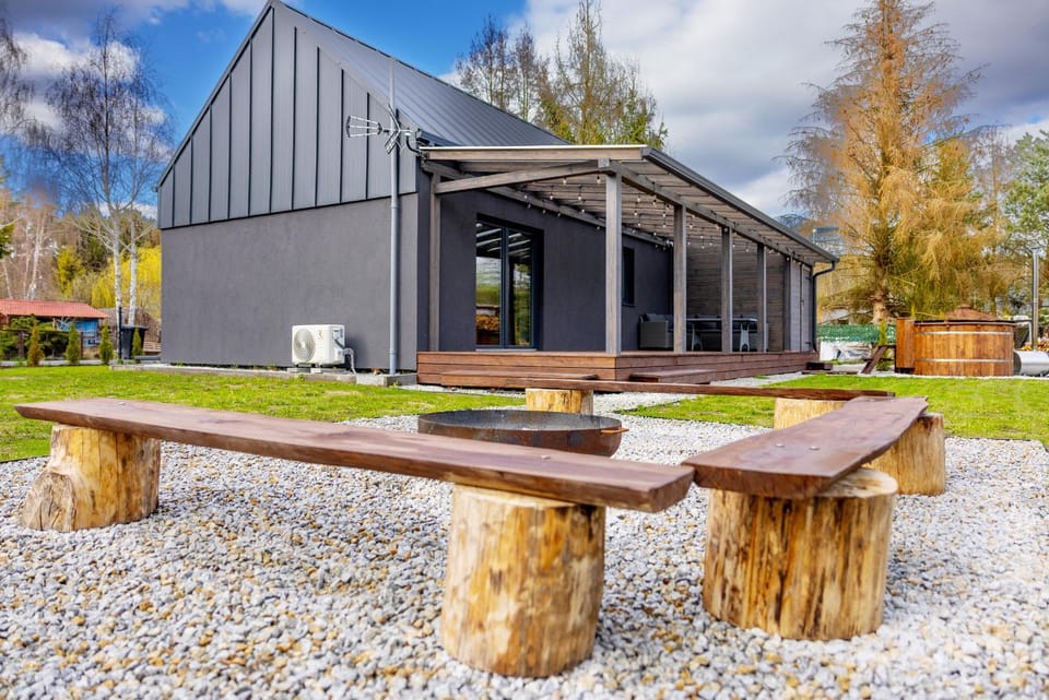Property building, Spring, Day, Natural landscape, Garden, Garden view