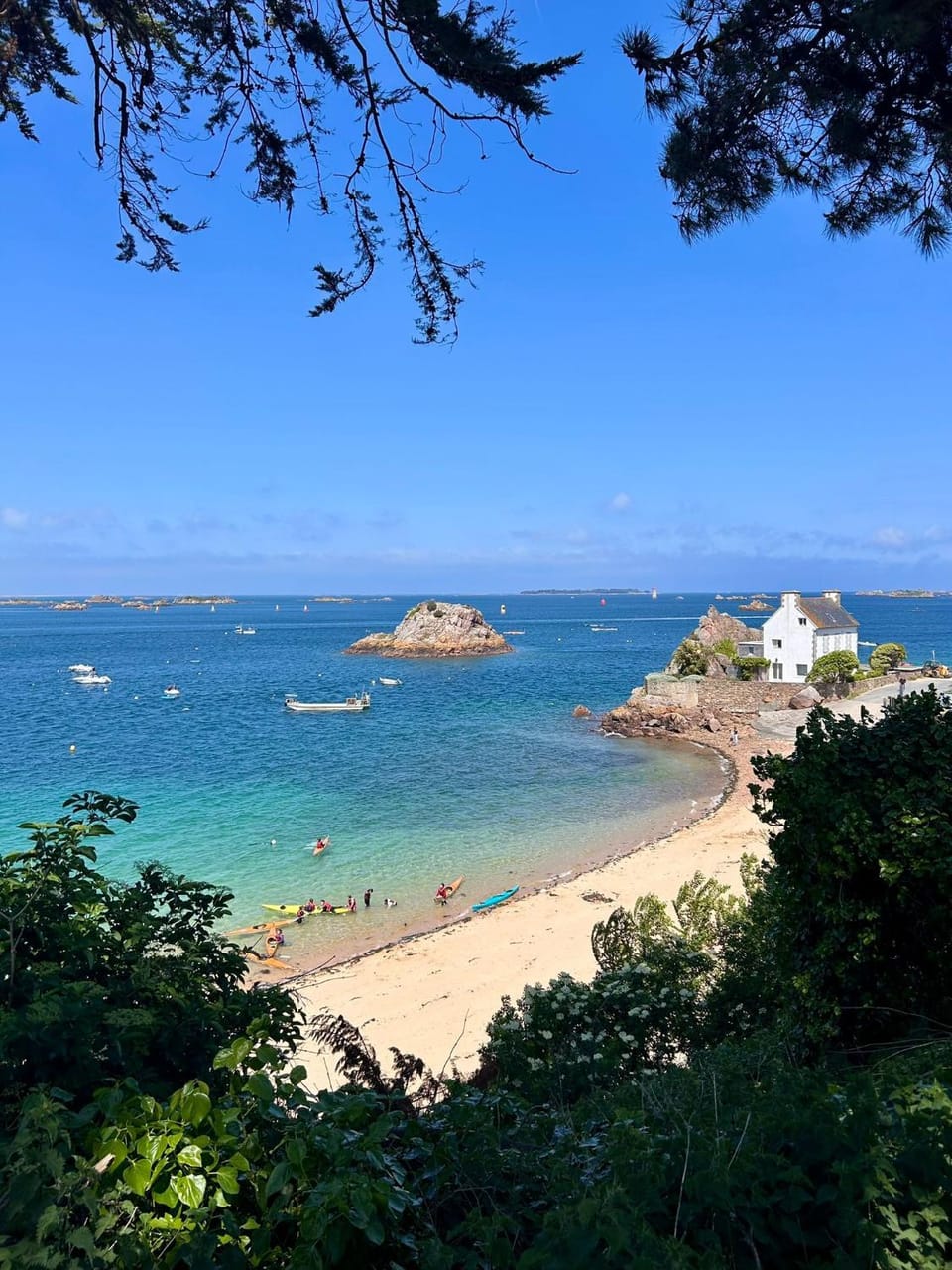 Maison vue mer face à Bréhat - plage à 100 m House in Brittany