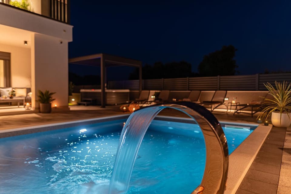 Night, Pool view, Swimming pool, sunbed