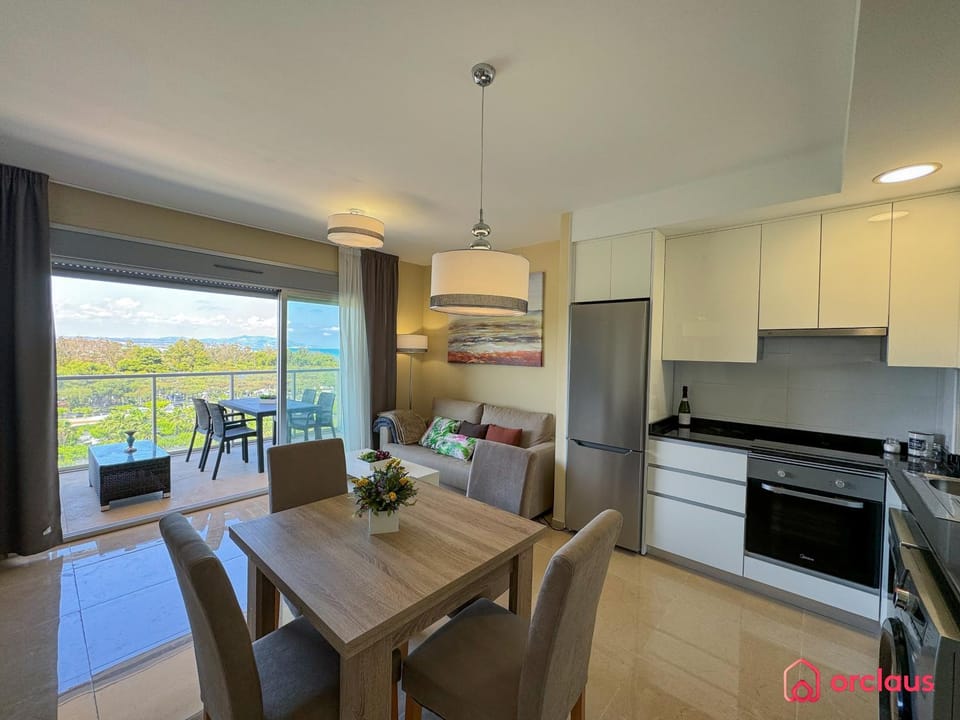Kitchen or kitchenette, Living room, Dining area