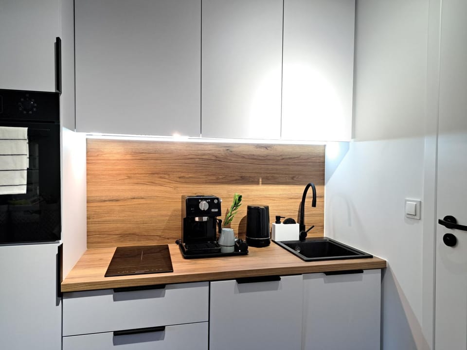 Coffee/tea facilities, Kitchen or kitchenette, stove, toaster