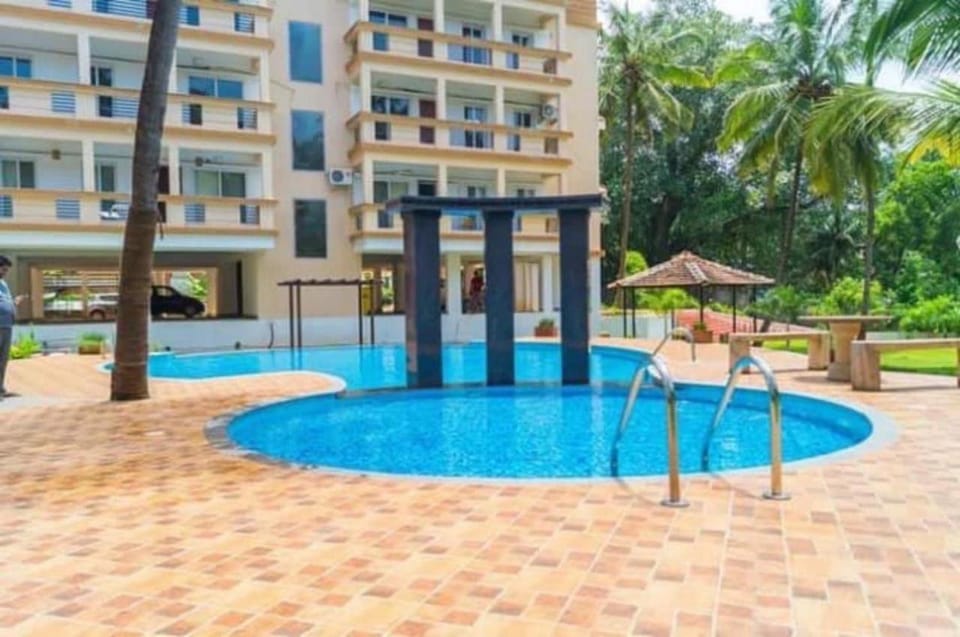 Property building, Garden, Swimming pool