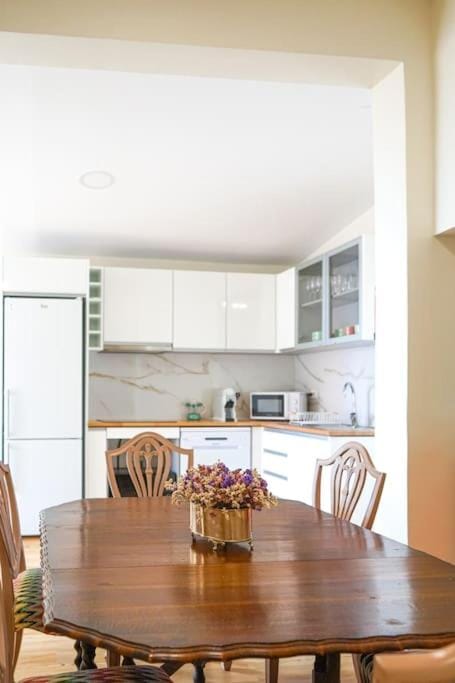 Renovated Traditional House w 3BR & Outdoor Space Villa in Funchal