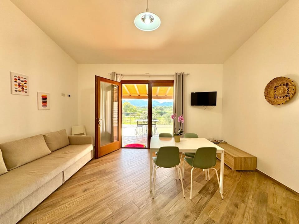 TV and multimedia, Living room, Dining area