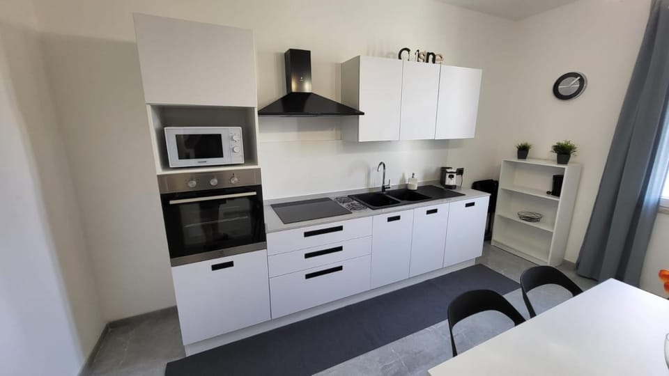 Kitchen or kitchenette, Dining area, oven, stove, toaster