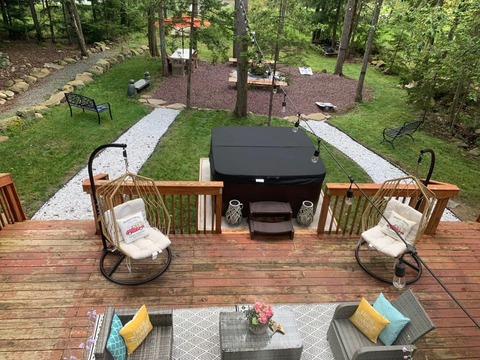 Majestic Lake Front Chalet Chalet in Coolbaugh Township