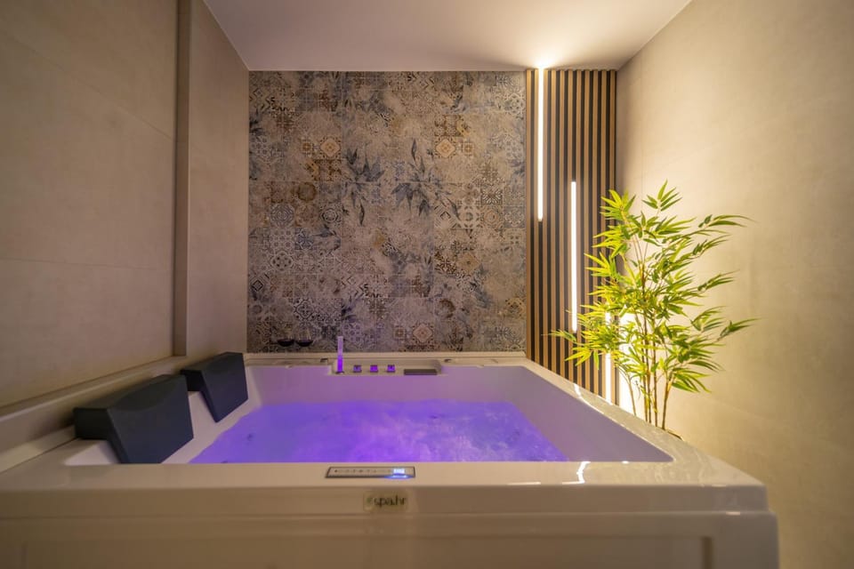 Hot Tub, Bath