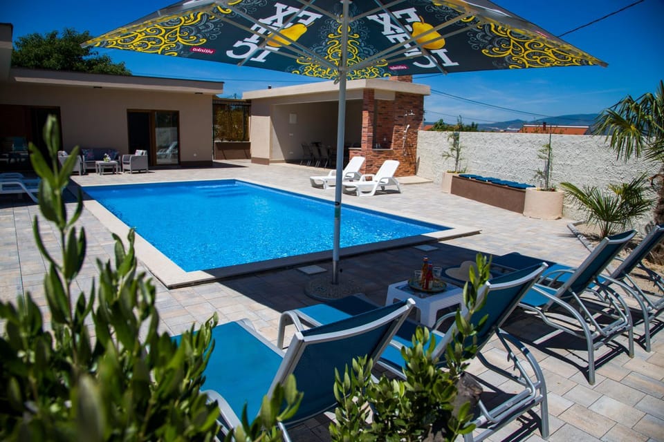 Pool view, Swimming pool
