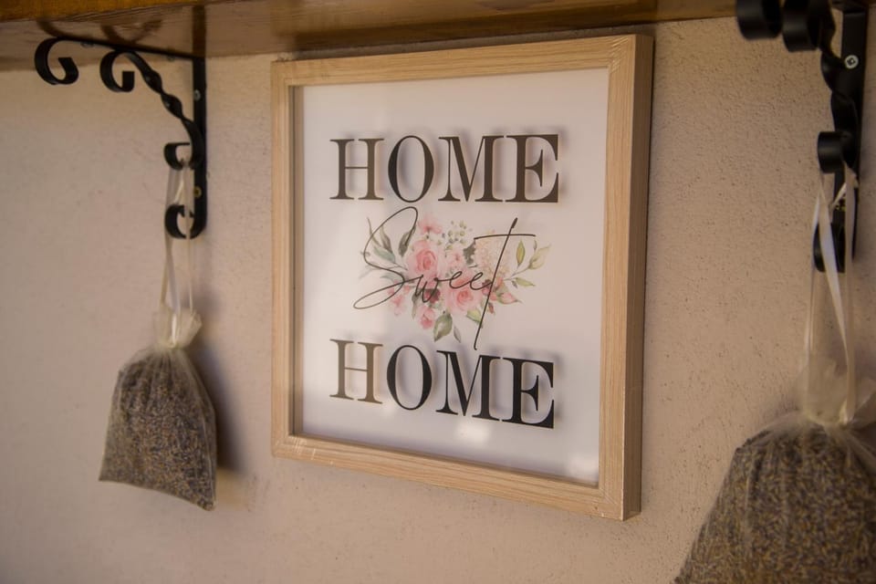 Decorative detail, Text overlay