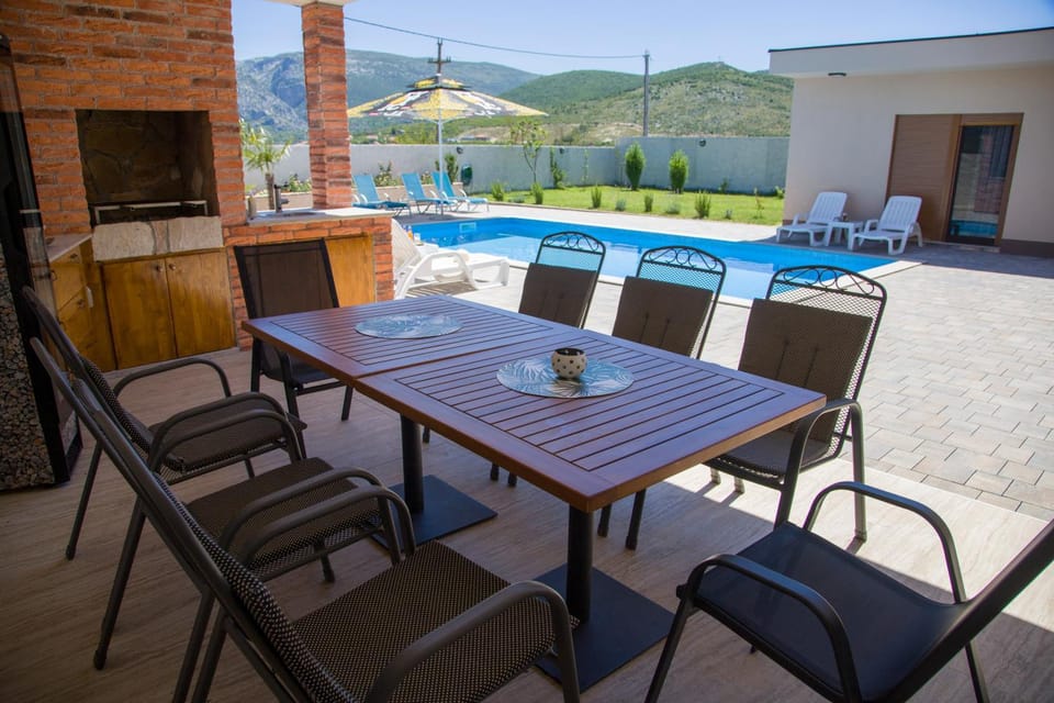 Day, Natural landscape, Lounge or bar, Dining area, Swimming pool, sunbed