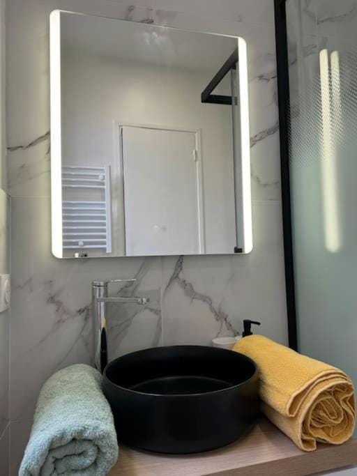 Shower, Bathroom, towels
