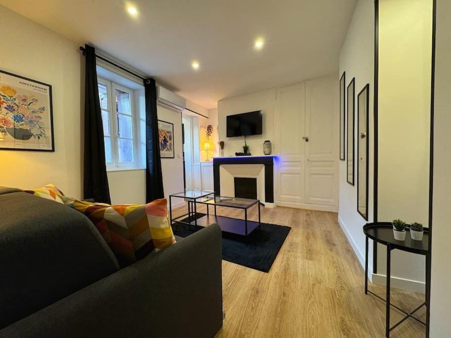 Communal lounge/ TV room, TV and multimedia, Living room, Seating area