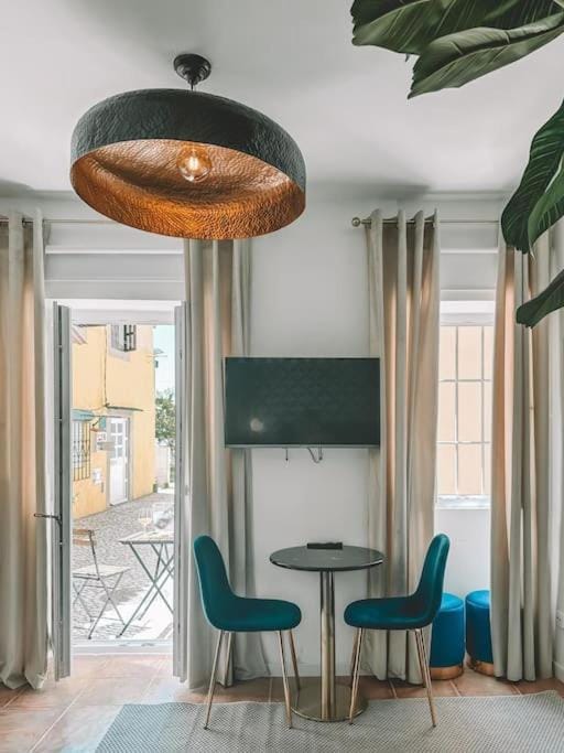 CerezinoFlats- Blue Bay Studio Apartment in Setubal District