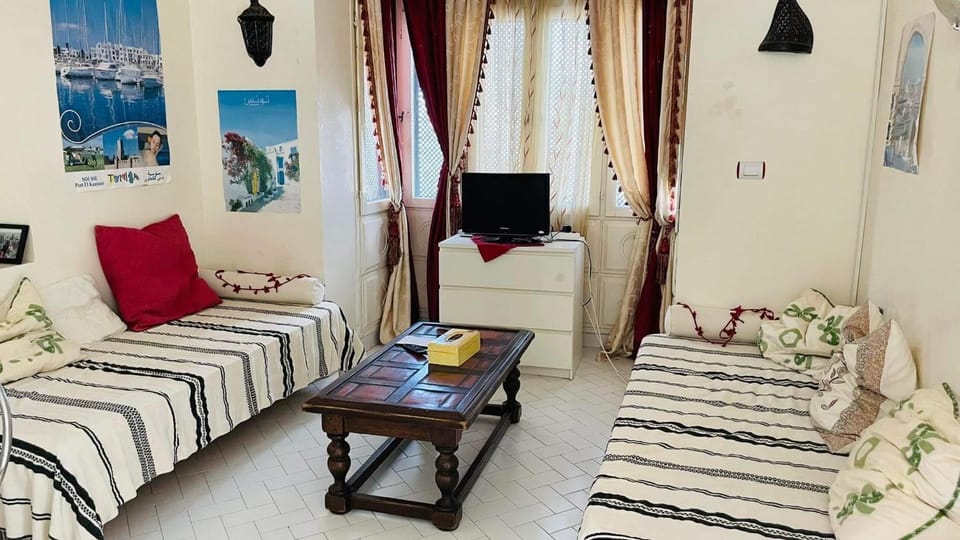 Bungalow avec salon, une chambre, et balcon avec vue sur le port à Port El Kantaoui, Sousse Apartment in Sousse Governorate, Tunisia