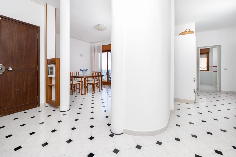 Facade/entrance, Living room, Dining area