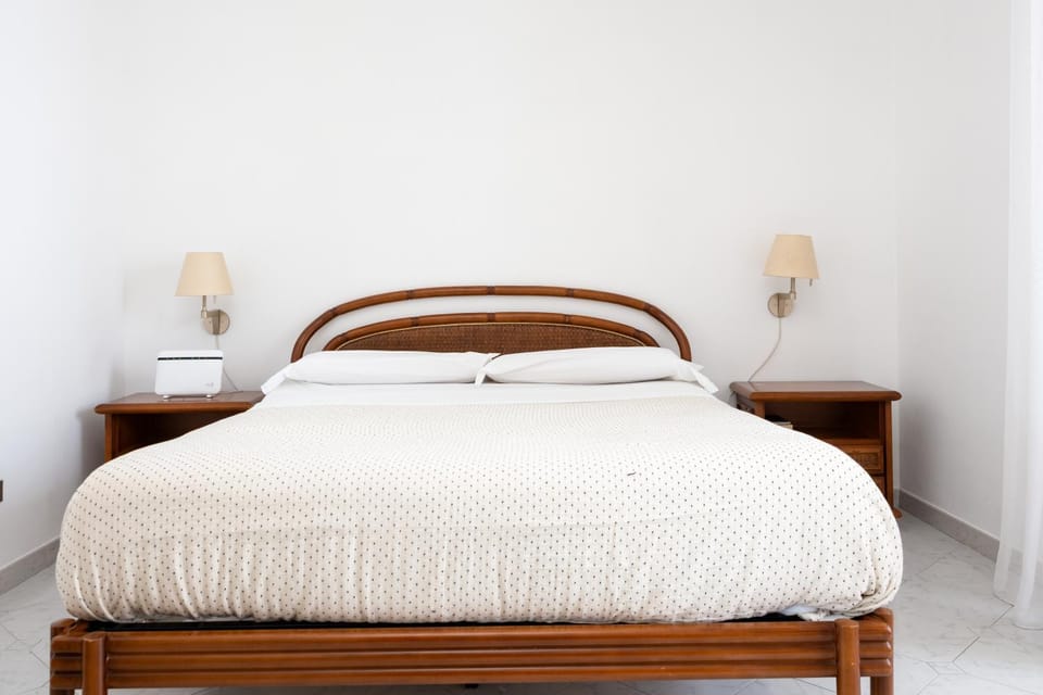 Bed, Photo of the whole room, Bedroom, internet