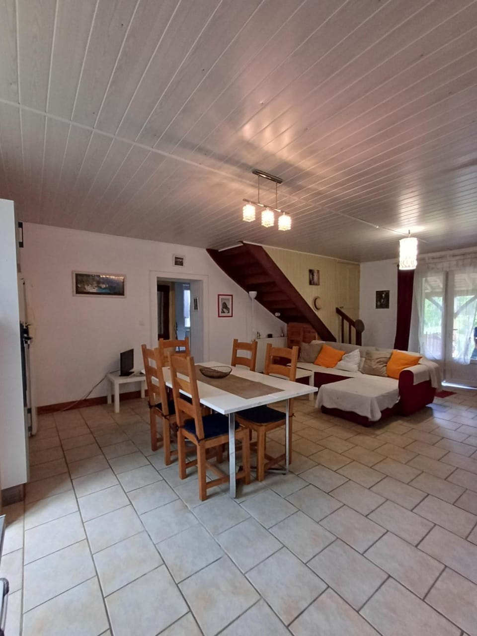 Seating area, Dining area