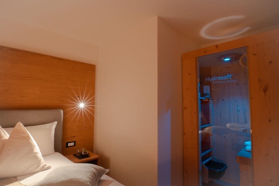 Bed, Sauna, Photo of the whole room, wardrobe