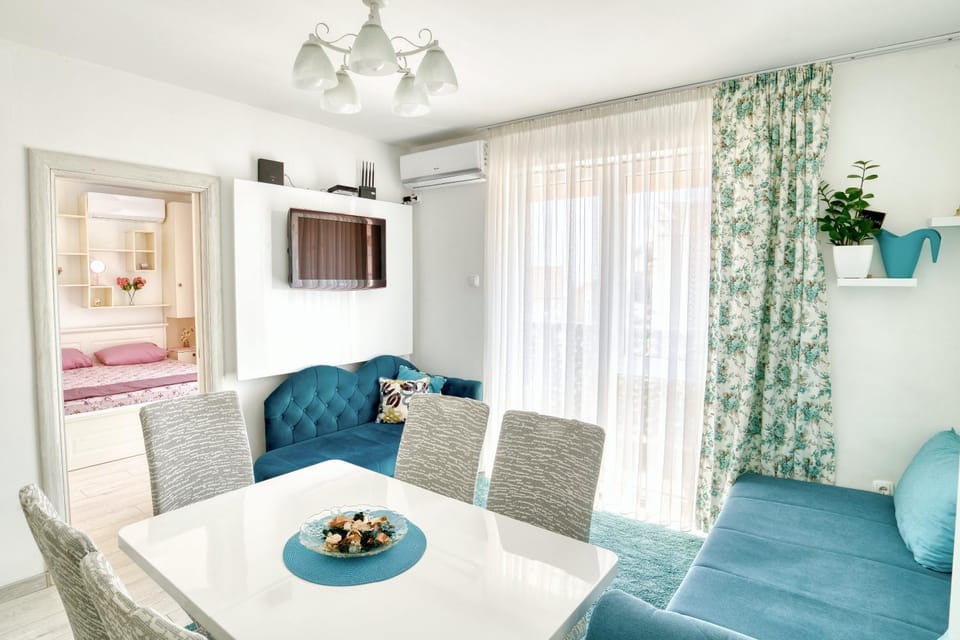 TV and multimedia, Living room, Dining area