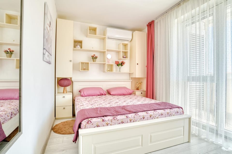 Bed, Bedroom, air conditioner