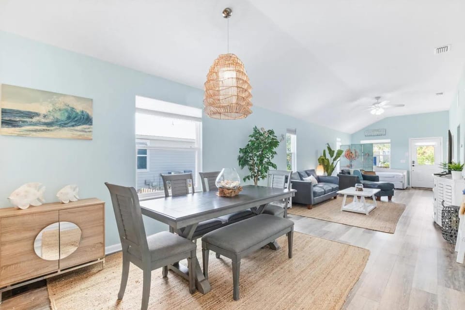Seating area, Dining area