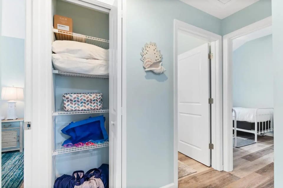 towels, wardrobe