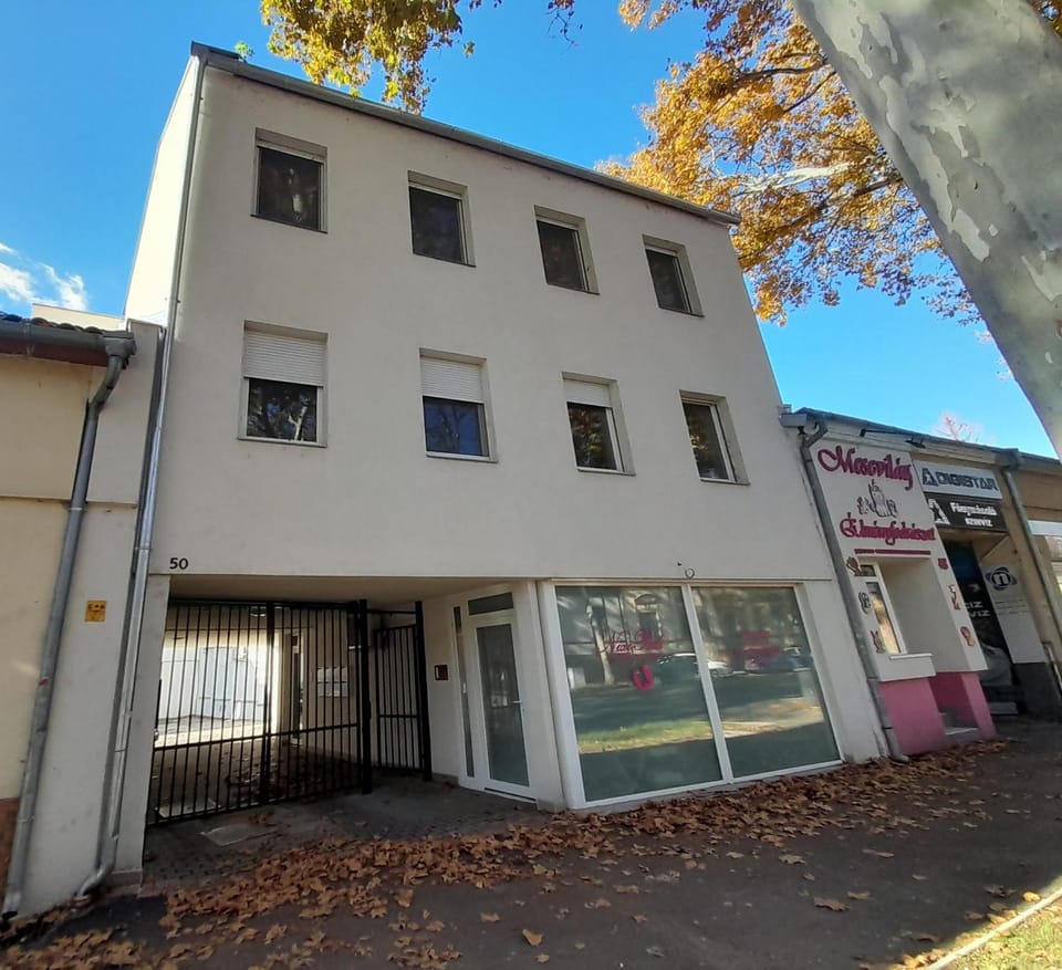 Property building, Facade/entrance, Day