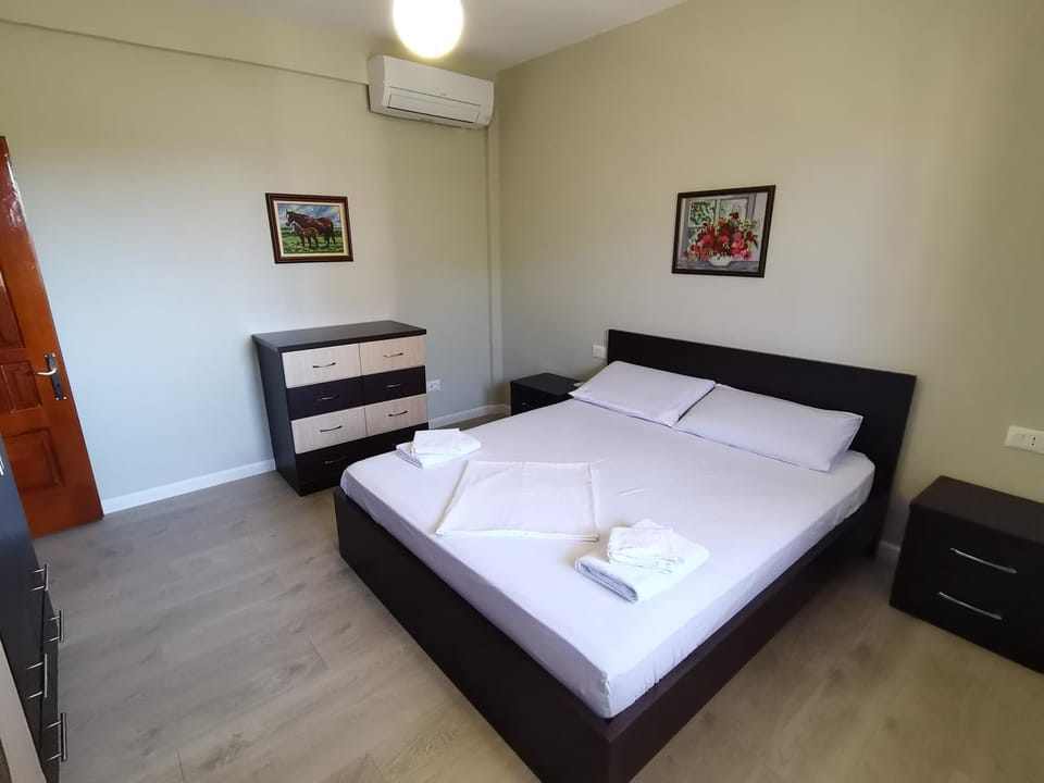 Bedroom, wardrobe, air conditioner