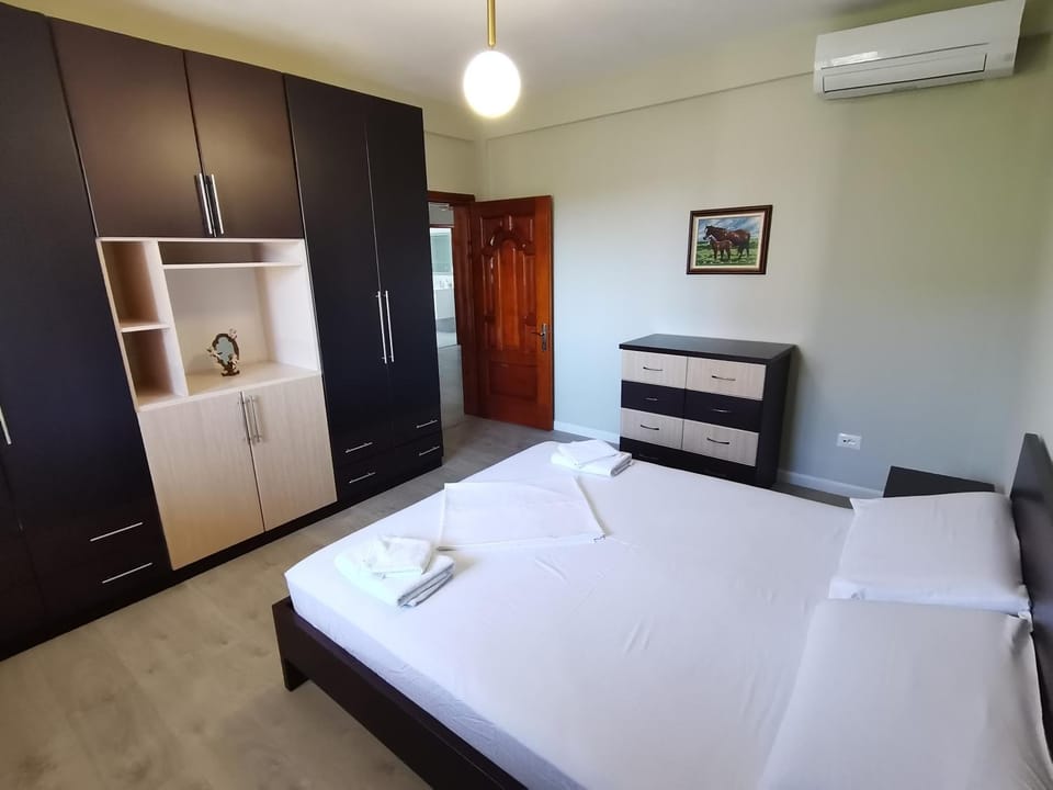 Bedroom, wardrobe, air conditioner
