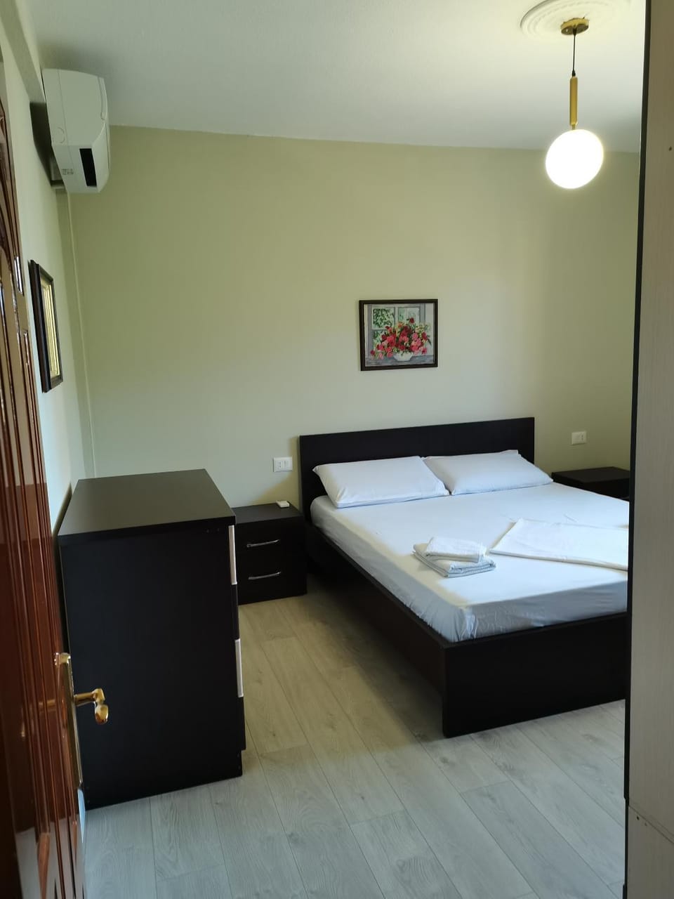 Bedroom, wardrobe, air conditioner