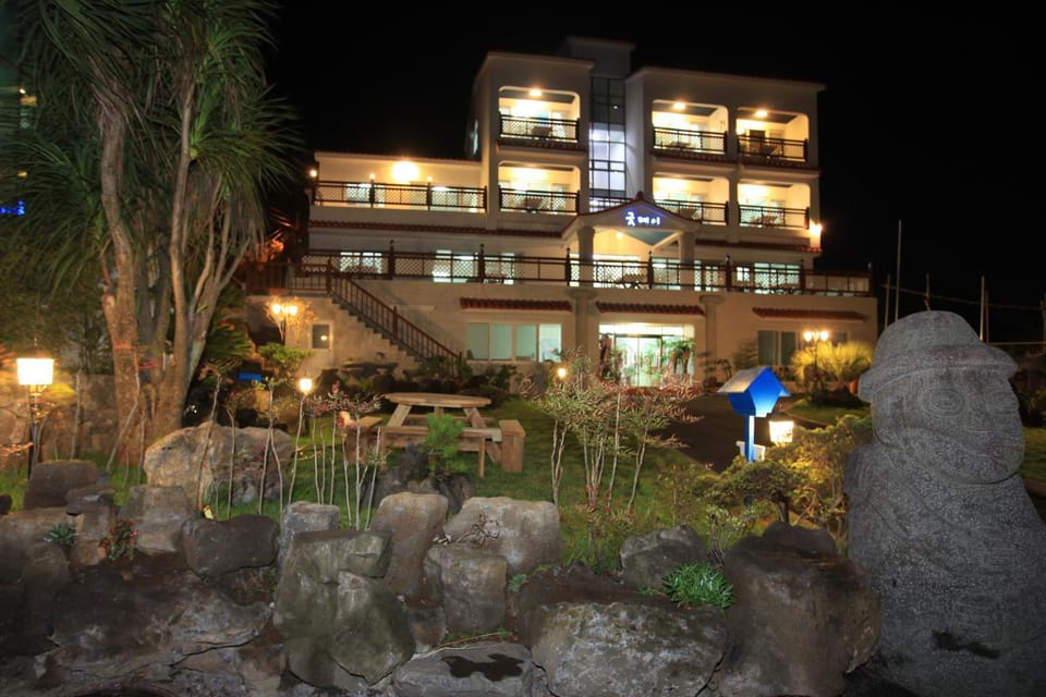 Nearby landmark, Garden, Sea view