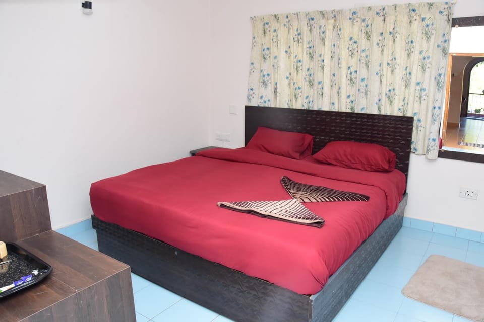 Bed, Living room, Photo of the whole room, Bedroom