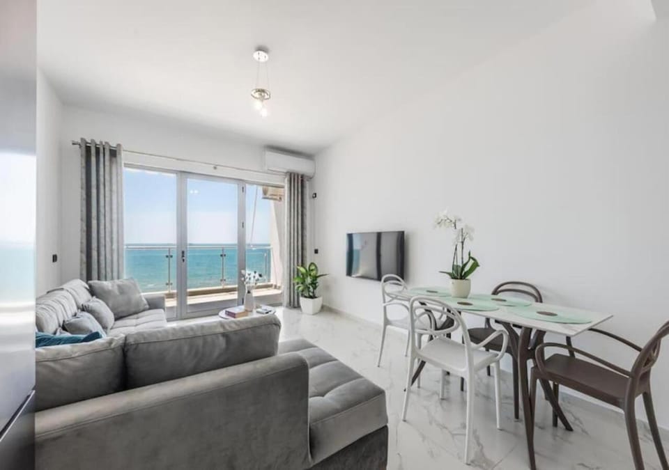 TV and multimedia, Living room, Seating area, Sea view