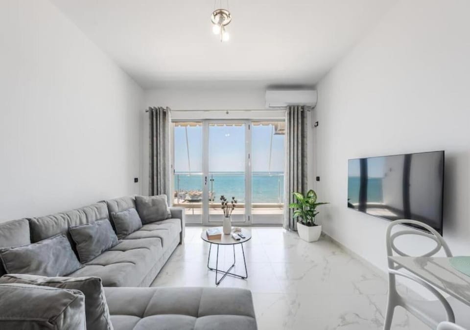 TV and multimedia, Living room, Seating area, Dining area, Sea view