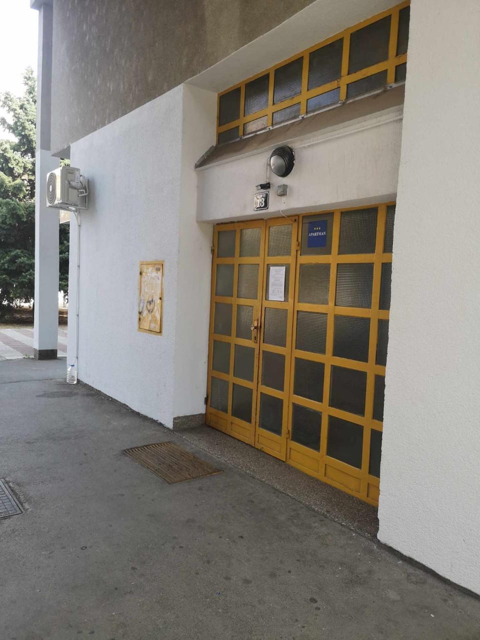 Facade/entrance