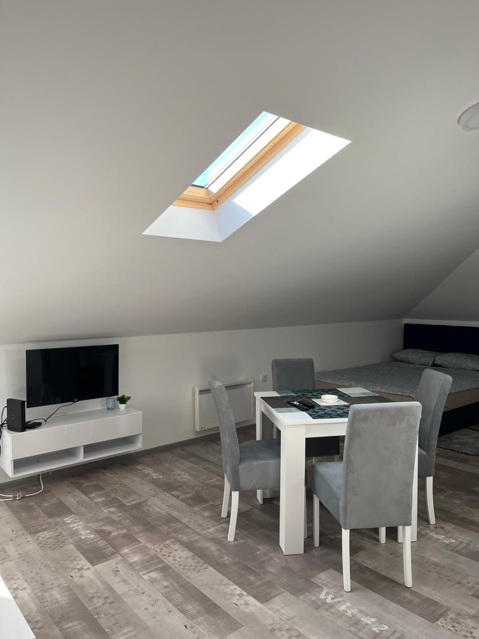 TV and multimedia, Dining area