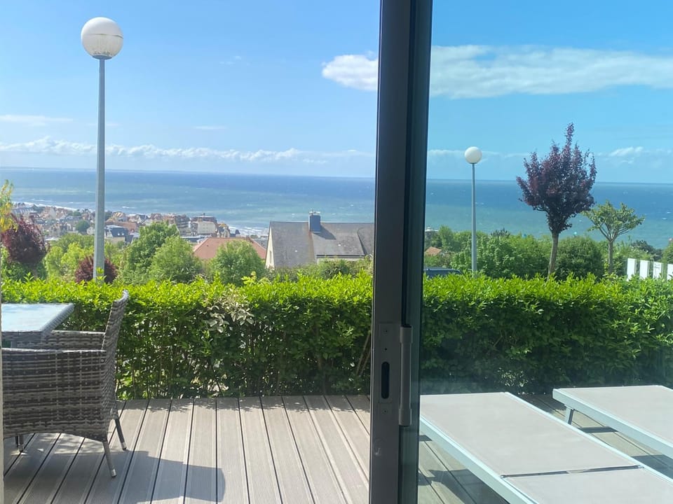 Superbe vue mer panoramique F3 Apartment in Benerville-sur-Mer