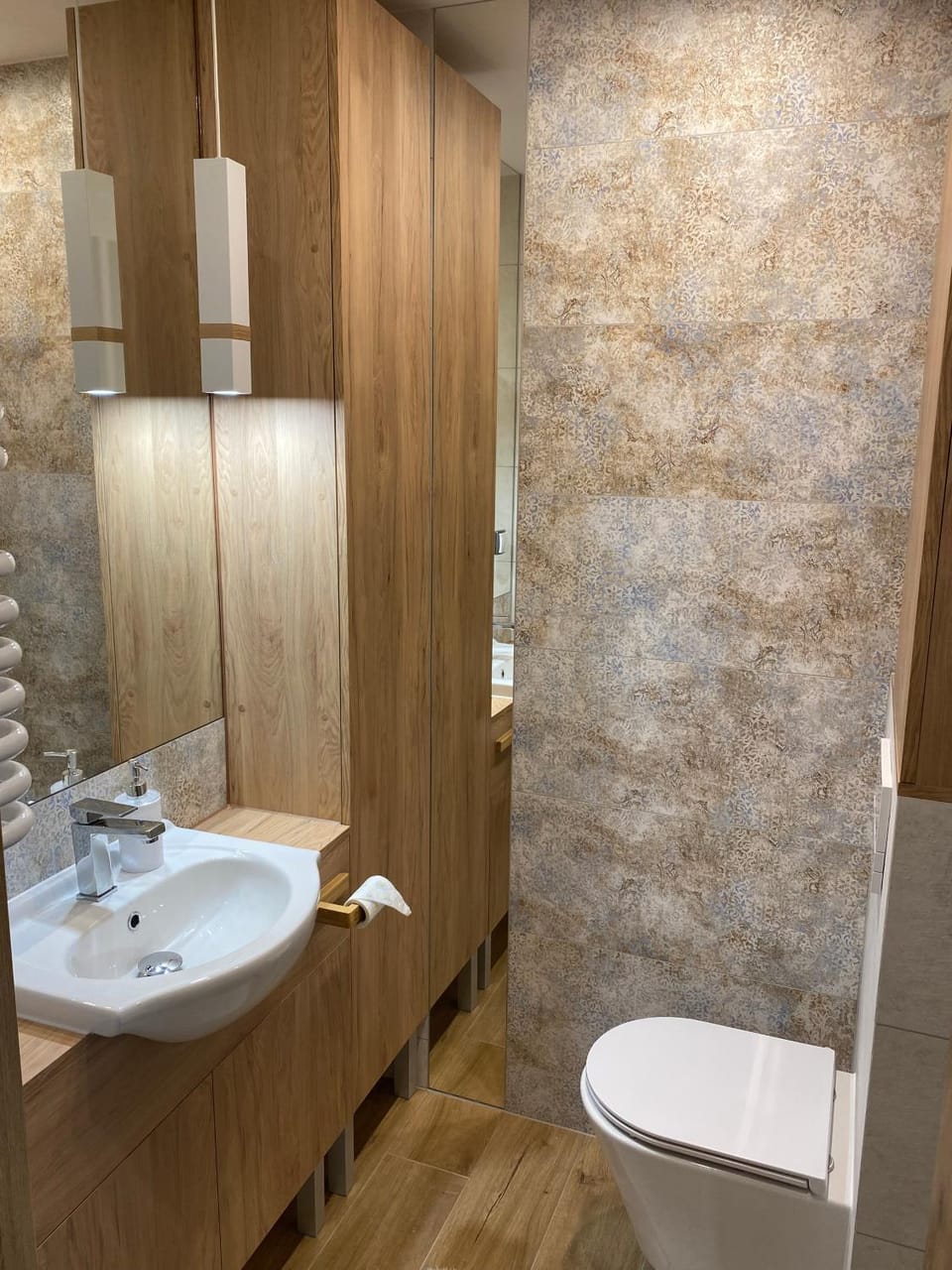 Shower, Toilet, towels